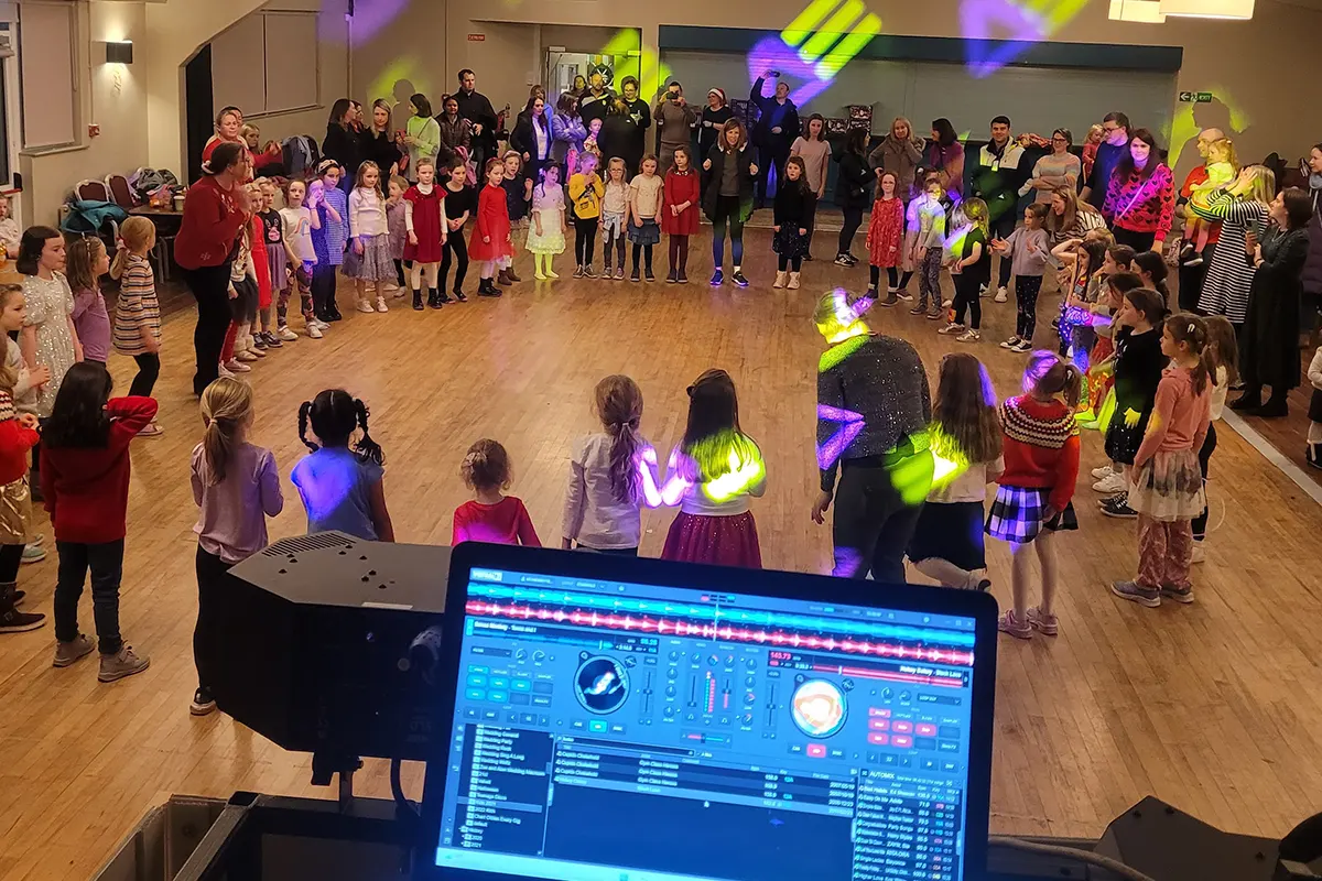 Kids Party Entertainment Mallow Face Painter and DJ
